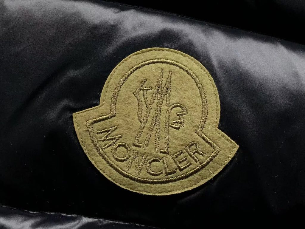 Moncler Sumido Gilet — Black