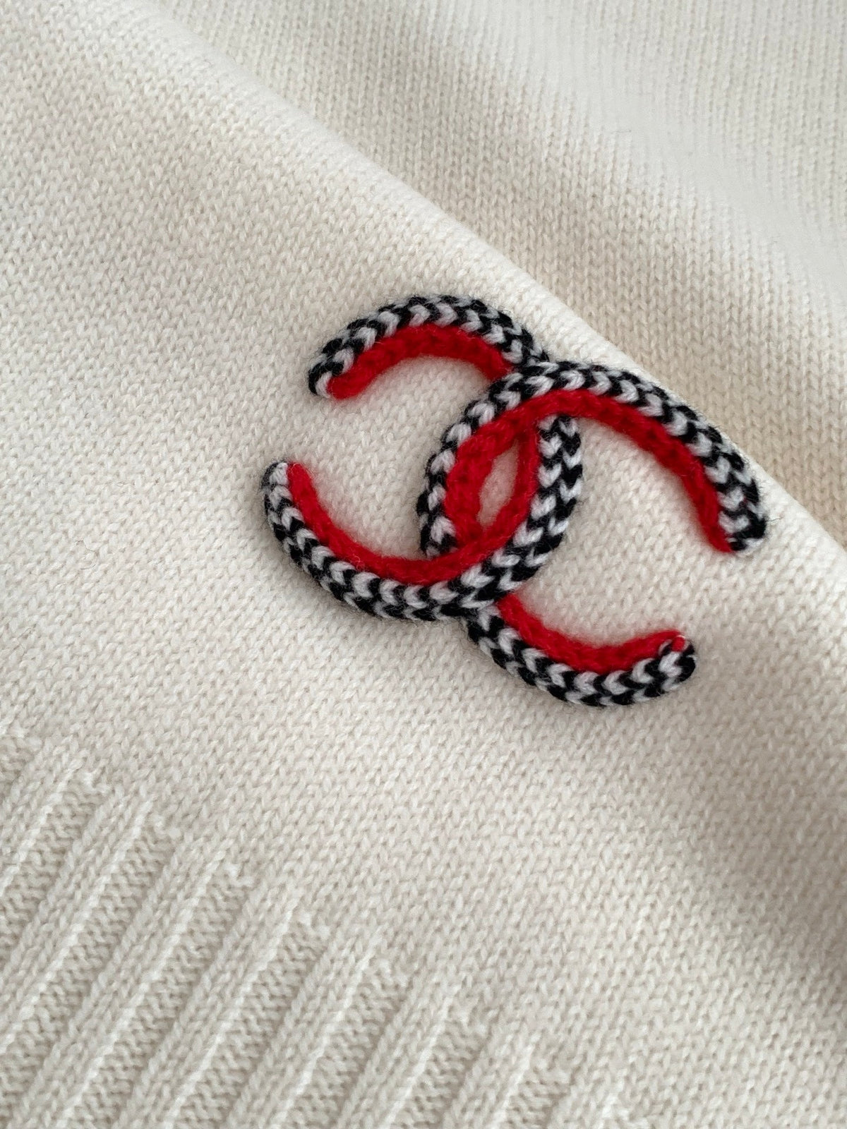 Chanel Style Contrast-Trim Scarf and Beanie Set