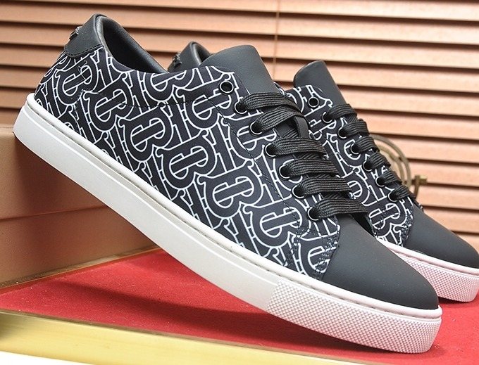 Burberry Black Pattern Low-Top Sneakers