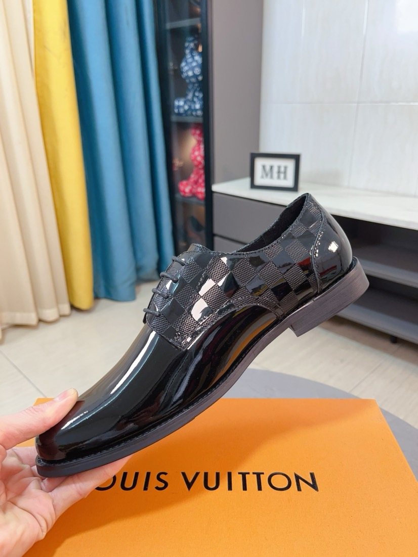 Louis Vuitton Black Glossy Lace-Up Dress Shoes - Rounded Toe